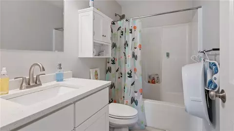 Bath - 488 Long St, Warwick, RI 02886 photo 2 of 3