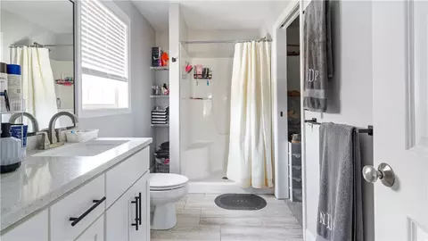 Bath - 488 Long St, Warwick, RI 02886 photo 3 of 3