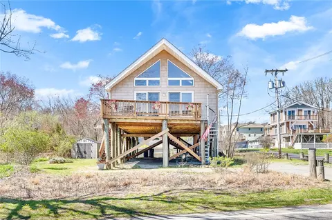 91 Bonnet Point Rd, Narragansett, RI 02882