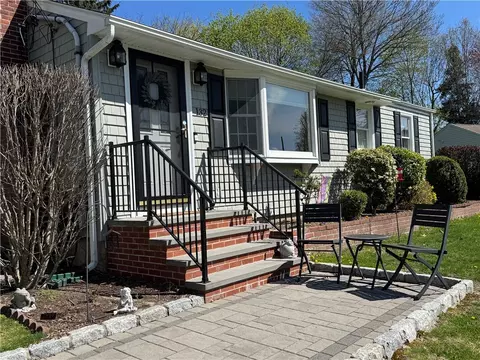 132 Scenic Dr, Cranston, RI 02920