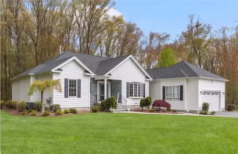 136 Rome Ct, Cranston, RI 02921