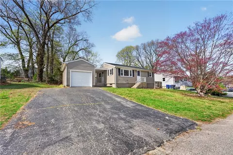45 Winthrop Rd, Warwick, RI 02888