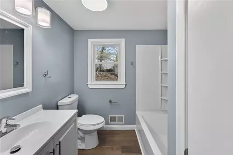Bath - 45 Winthrop Rd, Warwick, RI 02888 photo 1 of 2