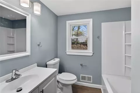 Bath - 45 Winthrop Rd, Warwick, RI 02888 photo 2 of 2
