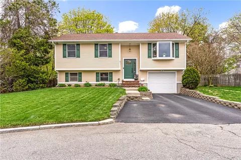 84 Lynde St, Providence, RI 02908