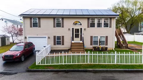 89 Dedham Ave, Providence, RI 02909