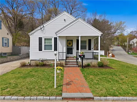 58 Progress St, Lincoln, RI 02865