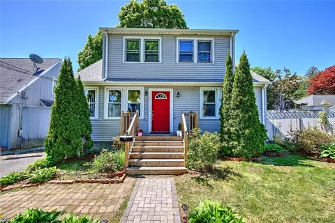 7 Hemlock Dr, Johnston, RI 02919