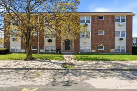 29 Woodbine St #11, Pawtucket, RI 02860