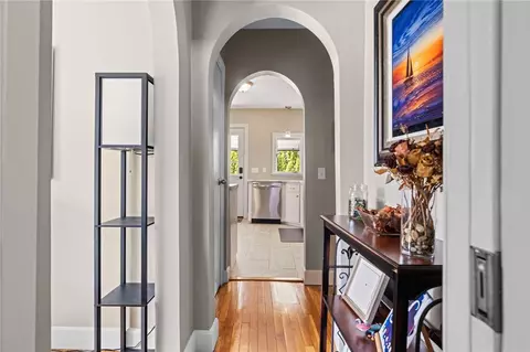 Entry Way - 9 Mason Ave, Bristol, RI 02809 photo 3 of 4