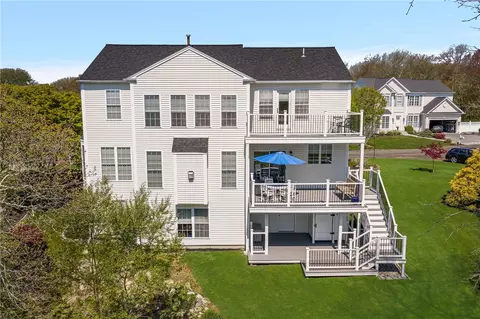 61 Schooner Cove Ln, Narragansett, RI 02882