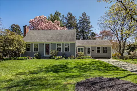 6 Jenks Garden Ln, Barrington, RI 02806