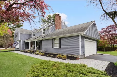 1 Pierce Ct, Barrington, RI 02806
