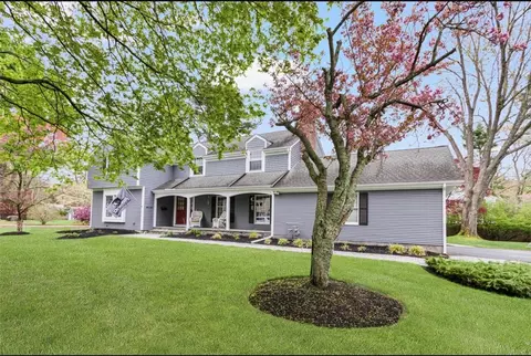 1 Pierce Ct, Barrington, RI 02806