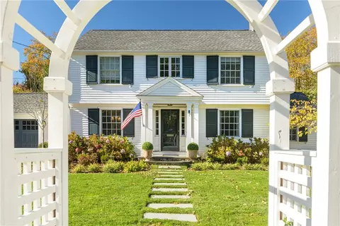 7 Harbour Rd, Barrington, RI 02806