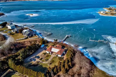 24 Marine Dr, Narragansett, RI 02882