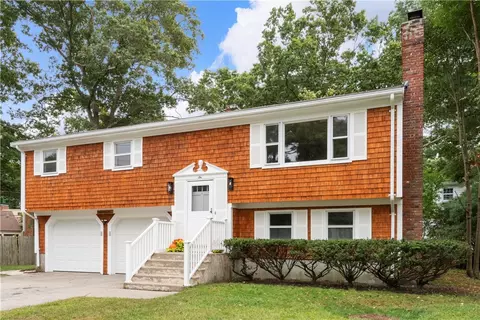 6 Acre Ave, Barrington, RI 02806