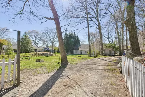 68 Pershing Ave, Tiverton, RI 02878