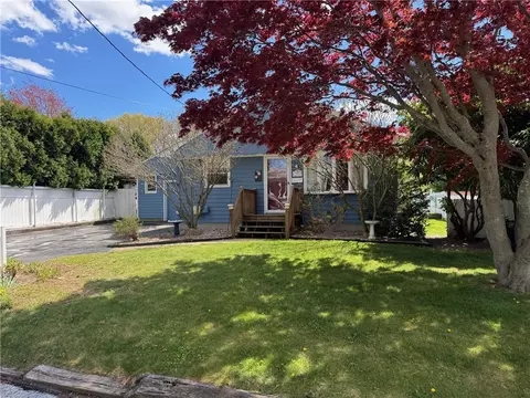 150 Salem Ave, Cranston, RI 02920