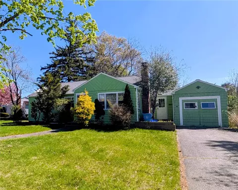 46 Eden Crest Dr, Cranston, RI 02921