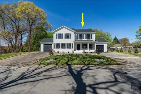 81 Cadora Ave, Warwick, RI 02886