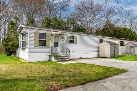 534 Forest Park Rd, Middletown, RI 02842