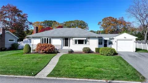 51 Bel Air Rd, Cranston, RI 02920