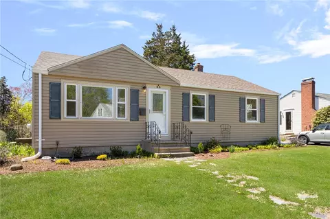 44 Ideal Ct, East Greenwich, RI 02818