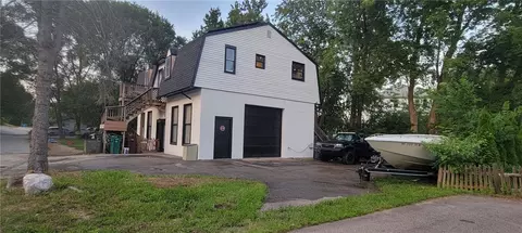20 New St, Woonsocket, RI 02895