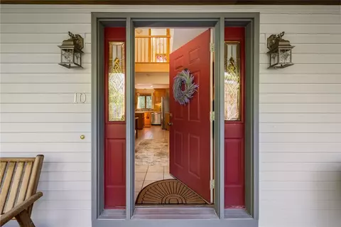 10 Oak Hill Rd, Hope, RI 02831