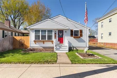 60 Greeley St, Pawtucket, RI 02861