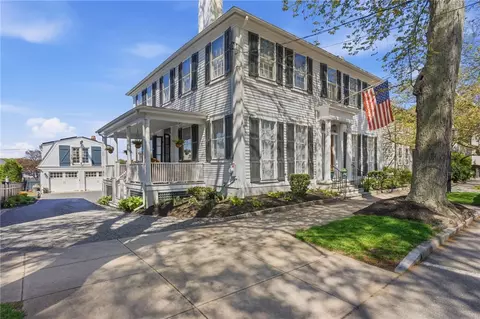 693 Hope St, Bristol, RI 02809