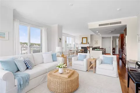 1 Tower Dr #406, Portsmouth, RI 02871