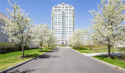 1 Tower Dr #406, Portsmouth, RI 02871