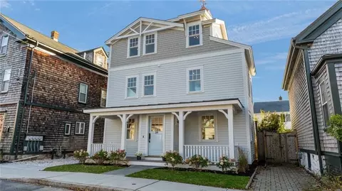 39 Connection St, Newport, RI 02840