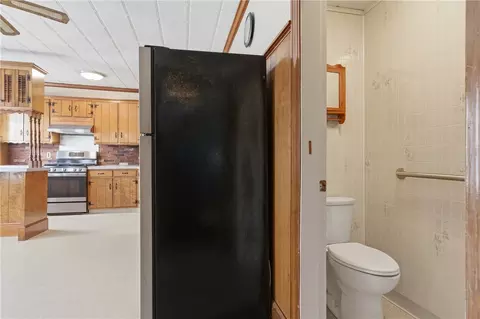 Entry Way - 447 Winter St, Woonsocket, RI 02895 photo 2 of 5
