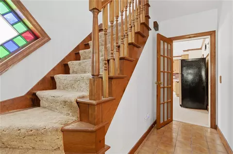Entry Way - 447 Winter St, Woonsocket, RI 02895 photo 4 of 5