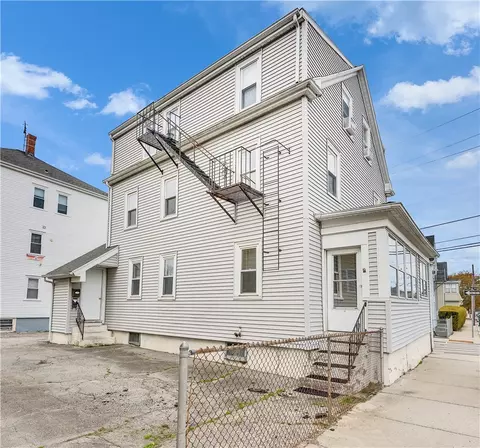 221 State St, Bristol, RI 02809
