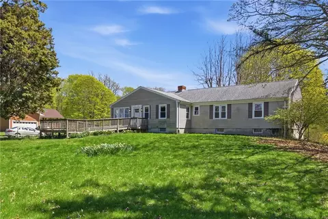 3 Wabasso Ter, Middletown, RI 02842