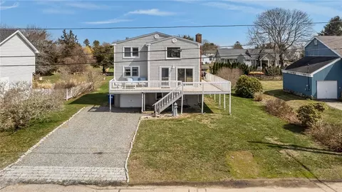 17 Clifford Dr, Westerly, RI 02891