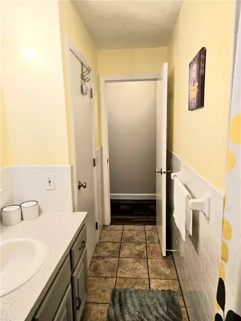 Bath - 131 Jambray Ave, Warwick, RI 02886 photo 3 of 3