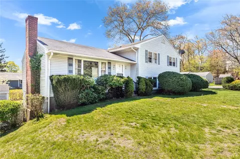 5 Taylor Cir, East Greenwich, RI 02818