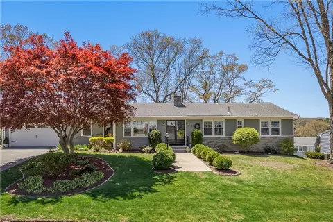52 Woodhaven Blvd, North Providence, RI 02911