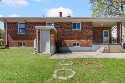 Exterior - 495 Gaskill St, Woonsocket, RI 02895 photo 5 of 8
