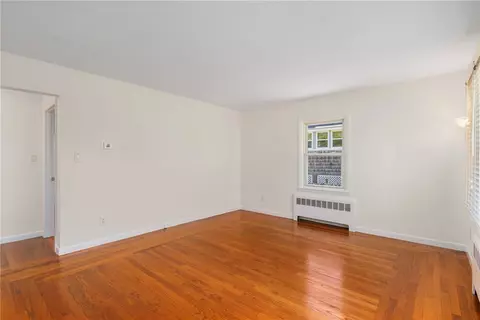 Living - 495 Gaskill St, Woonsocket, RI 02895 photo 4 of 6