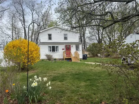 159 Iroquois Rd, Cumberland, RI 02864