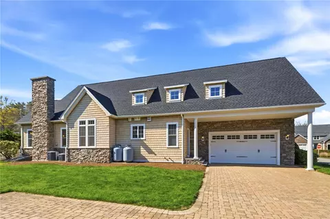 2 Spy Glass Cir, Hope Valley, RI 02832