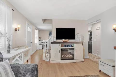 Entry Way - 17 Pine Ave, Coventry, RI 02816 photo 1 of 4