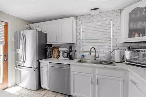 Kitchen - 17 Pine Ave, Coventry, RI 02816 photo 4 of 4