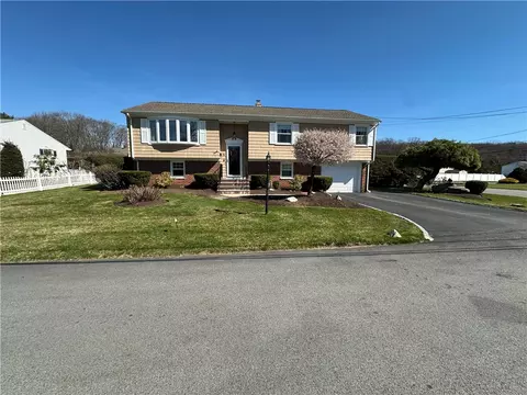 43 Bicentennial Way, North Providence, RI 02911